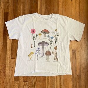 Cropped T-shirt with mushroom graphic Sz M
